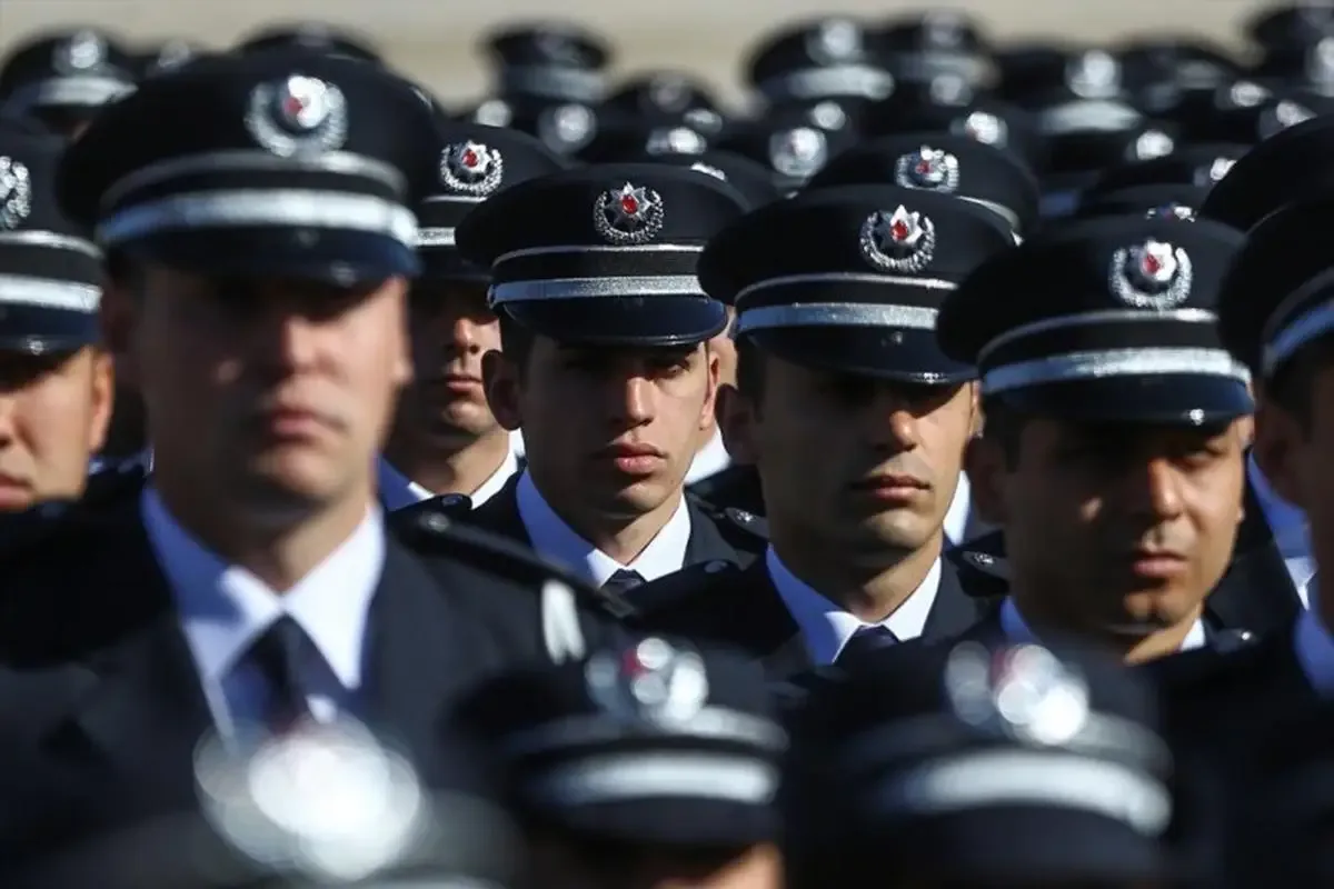 Polislikten İstifa