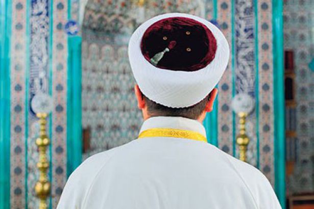 İmam Nasıl Olunur? Ne Kadar Maaş Alır?